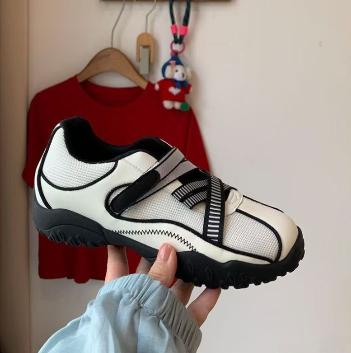 Pebbles%20Nepal%20Korean%20Style%202D%20Comic%20Outline%20Mary%20Jane%20Sneakers%20%E2%80%93%20Graphic%20Pop%20Art%20Flat%20Shoes%20for%20Women%20-%20Image%203