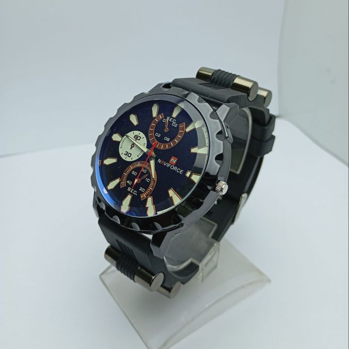Round%20Dial%20Stainless%20Steel%20Leather%20Chain%20Luxurious%20Watch%20For%20Men%20-%20Image%204