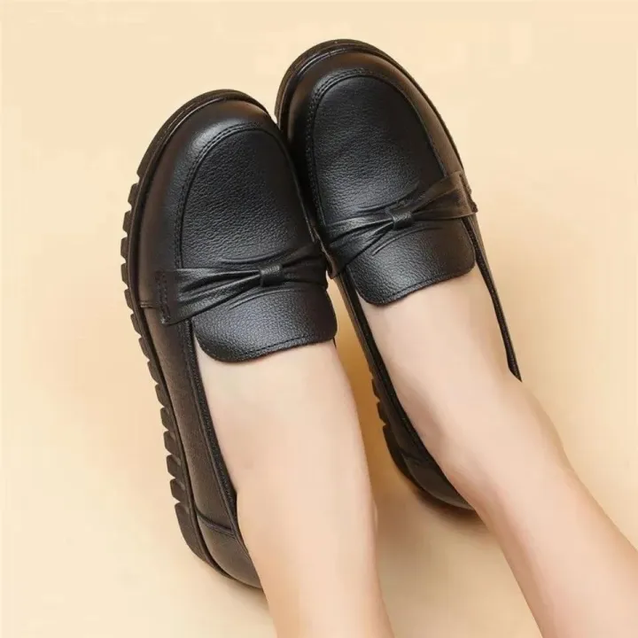Spring%20shoes%20in%20stock%20low-top%20solid%20color%20round%20toe%20daily%20loafers%20live%20delivery%20mom%20shoes%20waterproof%20oil-proof%20soft%20shoes%20-%20Image%202