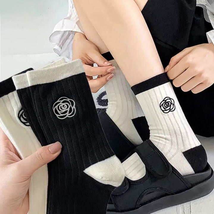 HOT%20Sweet%20Lolita%20Flower%20Cotton%20Socks%20Japanese%20Camellia%20Rose%20Socks%20Women%20Girls%20Students%20Ins%20Skirt%20Matching%20Black%20White%20Mid-tube%20Sock%20-%20Image%202