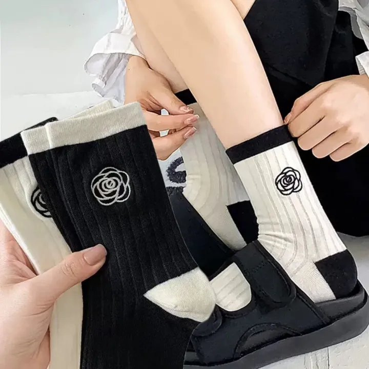 HOT%20Sweet%20Lolita%20Flower%20Cotton%20Socks%20Japanese%20Camellia%20Rose%20Socks%20Women%20Girls%20Students%20Ins%20Skirt%20Matching%20Black%20White%20Mid-tube%20Sock%20-%20Image%202