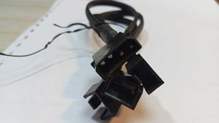 IDE%20CONNECTOR%204Pin%20PMW%20Fan%20Splitter%20Cable%20to%203Pin/4Pin%20PC%20Case%20Fan%20Sleeved%20Adapter%20Cable%201%20to%203%20PMW%20Fan%20Splitter%20Extension%20Power%20Cable%20Splitter%20Y%20Power%20Adapter%20Cable%20PC%20Computer%20Cooling%20Fan%20Wire%20Connector%20-%20Image%202