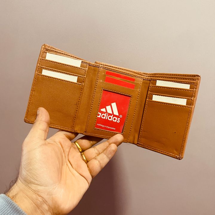 New%20Elegant%20Leather%20Slim%20Bifold%20Wallet%20for%20Men%20-%20Classic%20Plain%20Design%20with%20Card%20Holder%20and%20%20Pocket%20-%20Image%204