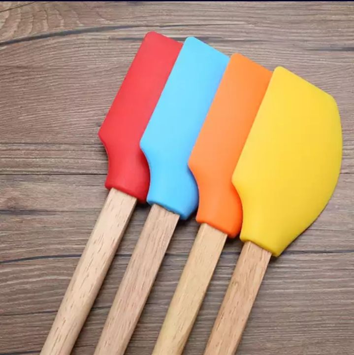 Silicone%20Spatula%20With%20Wooden%20Handle%20-%20Image%203