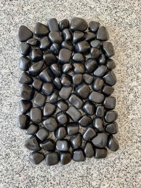 1%20KG%20Large%20Size%20Glossy%20Black%20Stone%20Pebbles%20For%20Aquarium%20And%20Garden%20Decoration%20-%20Image%204