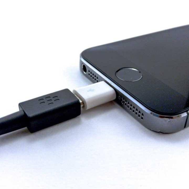 Adapter%20for%20Lightning%20Connector%20to%20Micro%20USB%20Converter%20-%20Image%203