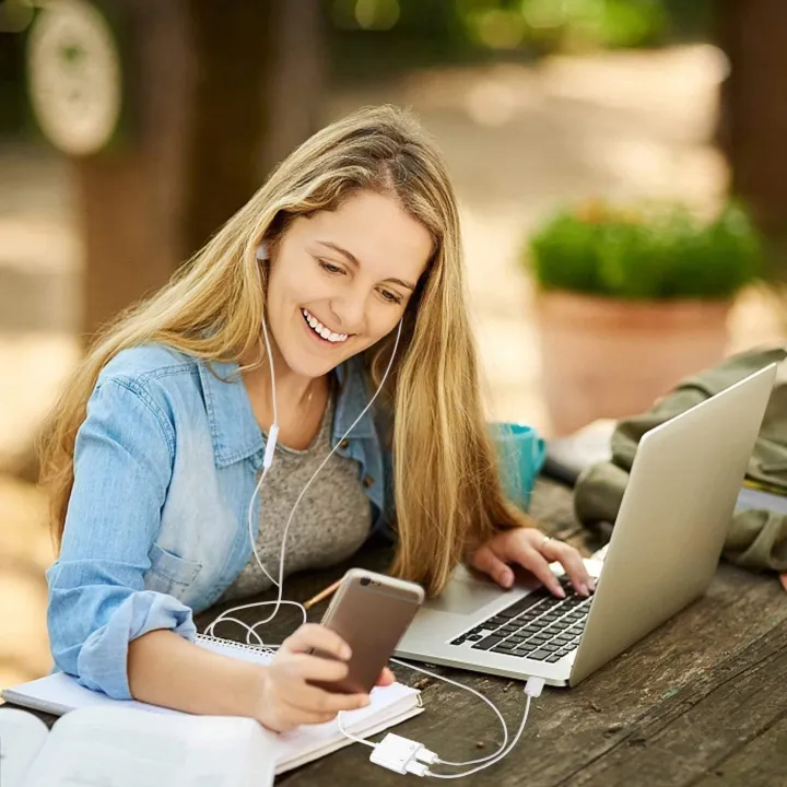 2-In-1%20Lighting%20Splitter%20Adapter%20Compatible%20With%20-%20Image%208