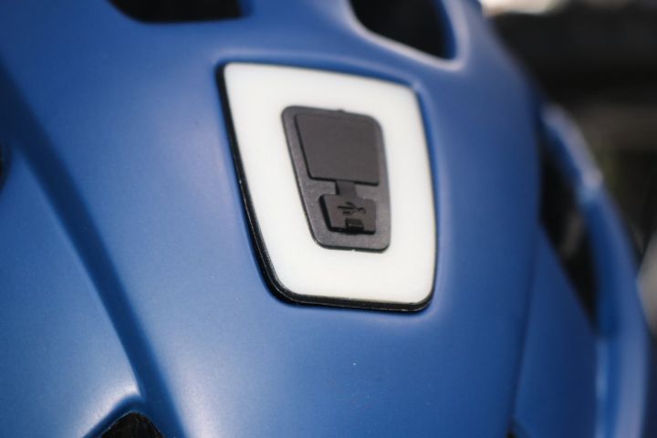 Trinx%20Helmet%20MTB%20for%20Cycling%20Enduro%20and%20City%20Rides%20Safety%20Helmet%20with%20Back%20Led%20Rechargeable%20-%20Image%205