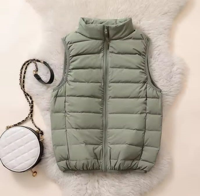 Chic%20Sleeveless%20Down%20Jacket%20for%20Women%20-%20Casual%20Zip-Up%20Winter%20Coat%20in%20Pastel%20Colors%20-%20Image%202