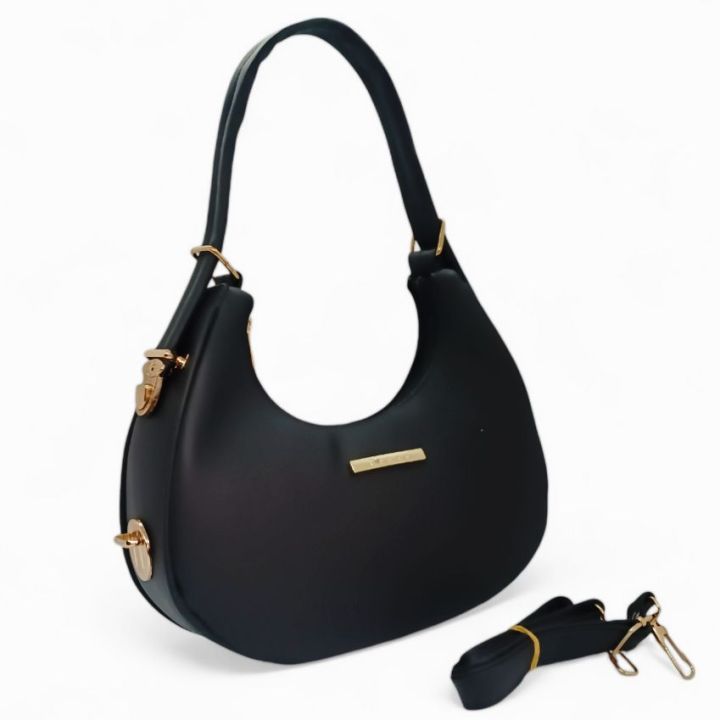 Moon%20Bag/Elegant%20Black%20Shoulder%20Bag%20with%20Golden%20Accents%20-%20Image%204