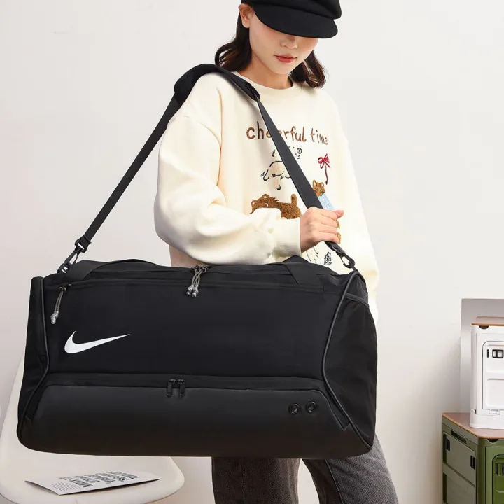 Hoops%20Elite%20Pro%20Sports%20Duffel%20Bag%20%E2%80%93%20Large%20Gym,%20Travel%20&%20Basketball%20Gear%20Carry%20Bag%20-%20Image%204