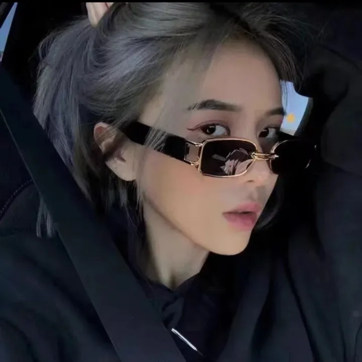 Square%20Golden%20Frame%20Black%20Lens%20Sunglasses%20For%20Unisex%20-%20Image%204