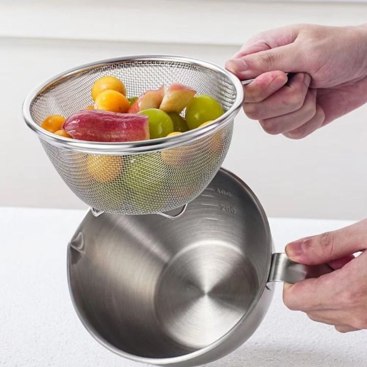 2Pcs/set%20sturdy%20Fine%20Mesh%20Stainless%20Steel%20Colander%20Large%20Capacity%20with%20Handle%20Drain%20Basket%20Measuring%20Scale%20Durable%20Scale%20Measuring%20Cup%20Vegetable%20Washing%20Basin%20-%20Image%205