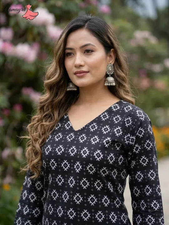 Aamayra%20Fashion%20House%20Black%20Coloured%20Printed%20Short%20Kurti%20For%20Women%20-%20Image%203