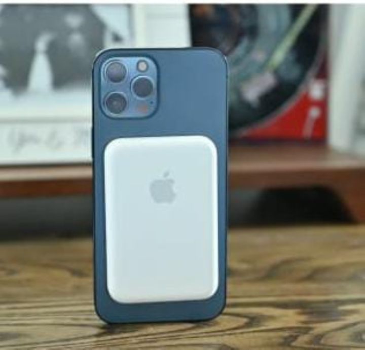 10000mAh%20Powerbank%20MagSafe%20Battery%20-%20Image%204