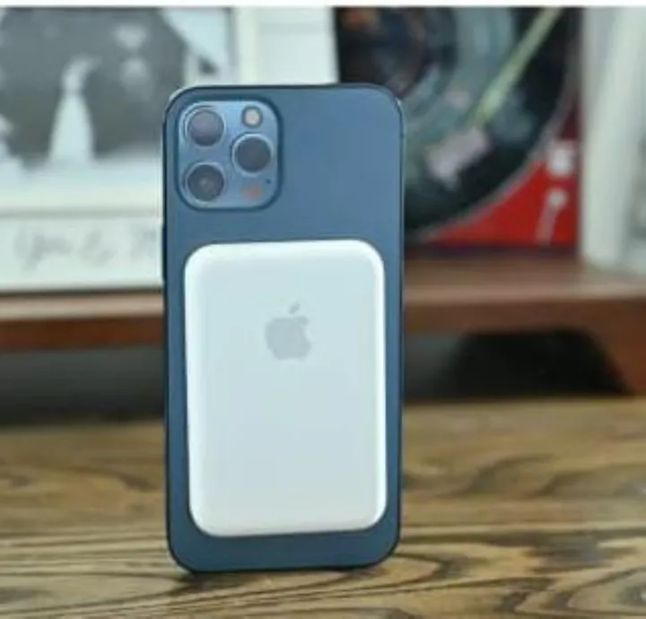 10000mAh%20Powerbank%20MagSafe%20Battery%20-%20Image%204