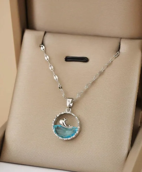 Ocean%20Heart%20Dolphin%20Pendant%20Necklace%20with%20Stainless%20Steel%20Clavicle%20Chain%20-%20Perfect%20Gift%20for%20Girlfriend%20-%20Image%203