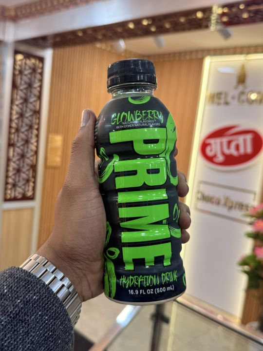 PRIME%20HYDRATION%20Sports%20Drink%20by%20Logan%20Paul%20%E2%80%93%20500ml%20can%20(Surprise%20Flavour%20Pack!)%20-%20Image%204