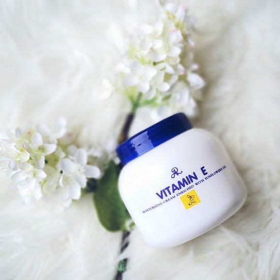 Vitamin%20E%20Moisturizing%20Cream%20Enriched%20with%20Sunflower%20Oil%20AR%20Vitamin%20E%20Moisturizer%20Cream%20200g%20-%20Image%203