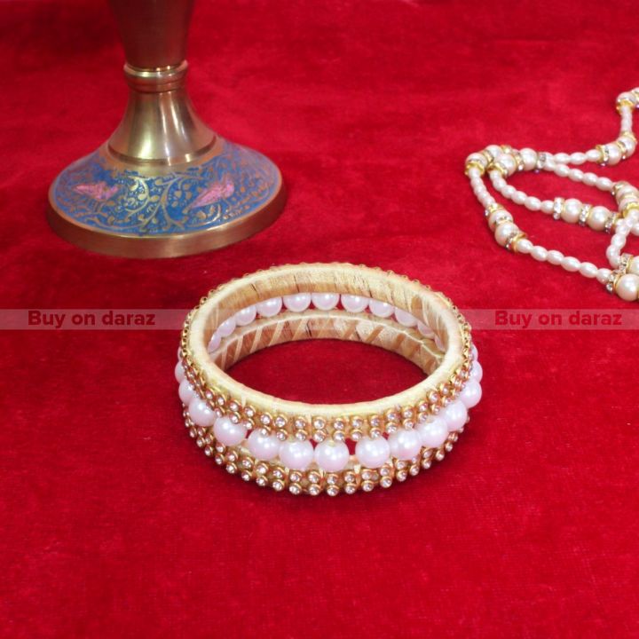 Silk%20Thread%20Wrapped%20Pearls%20Embeded%20Bangle/Choodi%20-%20Image%204