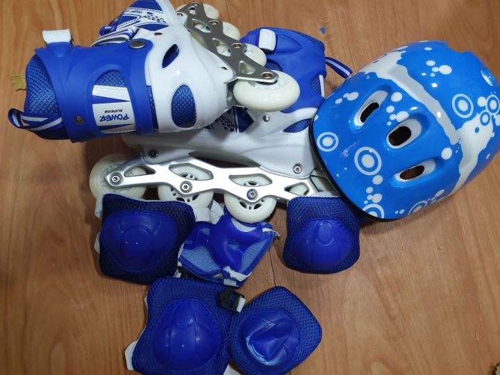 Roller%20Skates%20Shoes%20/Athletic%20Roller%20Shoe%20For%20Children%20/Pu%20Material%20Skating%20Shoes%20/%20Helmet/%20Knee%20guard%20and%20Elbow%20Guard%20Set%20By%20mitrata%20-%20Image%205