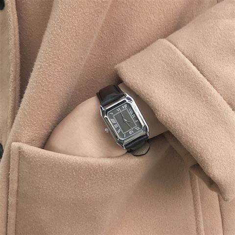 Rectangular%20Watch%20for%20Women%20with%20Leather%20Strap,%20Simple%20Retro%20Artistic%20Casual%20Style%20for%20Men%20and%20Couples%20-%20Image%206