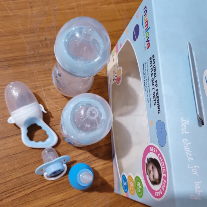 Mumlove%20Baby%20Feeding%20Starter%20Set%20(Pack%20of%205)%20%7C%20Includes%20Pacifier,%20Fruit%20Nipple,%20Nose%20Cleaner,%20125ml%20&%20250ml%20Wide%20Neck%20Bottles%20-%20Image%204