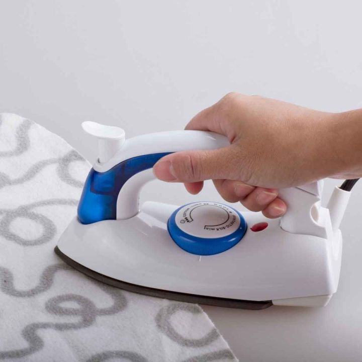 700W%20Mini%20Travel%20Steam%20Iron%20%E2%80%93%20Foldable%20Compact%20Handheld%20Iron%20with%20Adjustable%20Temperature%20&%20Steam%20Function%20-%20Image%202