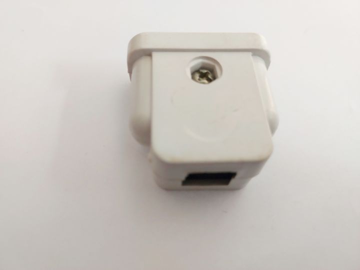 Combo%202%20Pack%202A%202Pin%20Female%20Plug%20&%20Adapter%20-%20Image%204