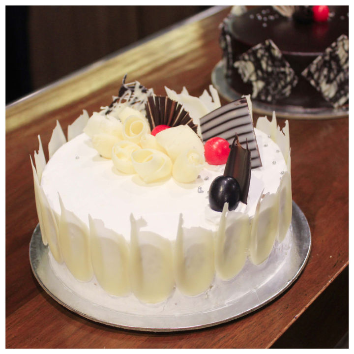 Hotel Shangri-La White Forest Cake - 4 Pound