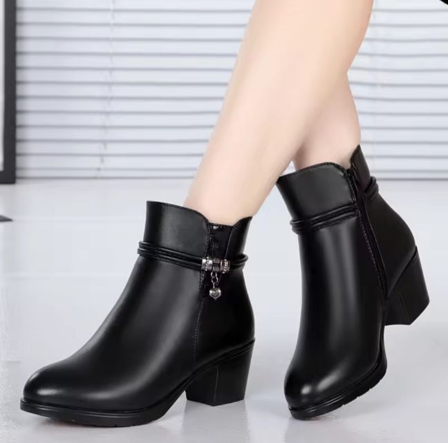 Fashion%20Ankle%20Boots%20Women's%20Black%20Round%20Toe%20High%20Heels%20Autumn%20and%20Winter%20Chunky%20Heels%20Rhinestone%20Leather%20Boots%20Bota%20Feminina%20-%20Image%205
