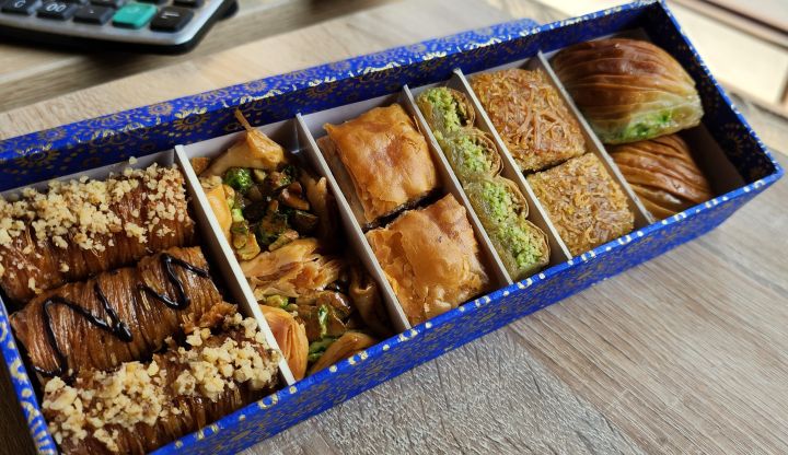 Taza%20Treats%20All%20In%20One%20Box%20Small%20-%20Image%204