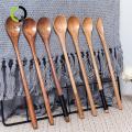 Stir the juice with a high temperature resistant Quorrae wooden spoon and honey spoon. 