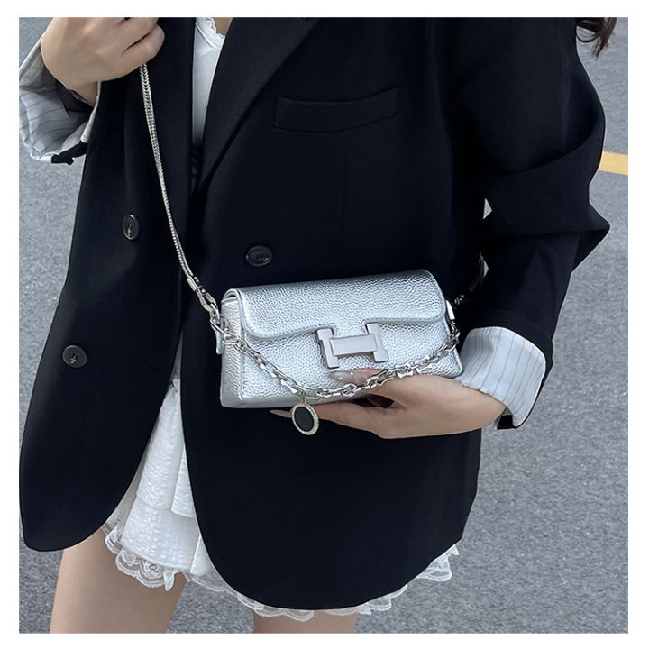 Women%E2%80%99s%20PU%20Leather%20Handbag%202607%20%7C%20Stylish%20Ladies%20Shoulder%20&%20Crossbody%20Bag%20with%20Chain%20Strap%20&%20Pendant%20%7C%20Party%20Casual%20Mini%20Bag%20for%20women%20-%20Image%204