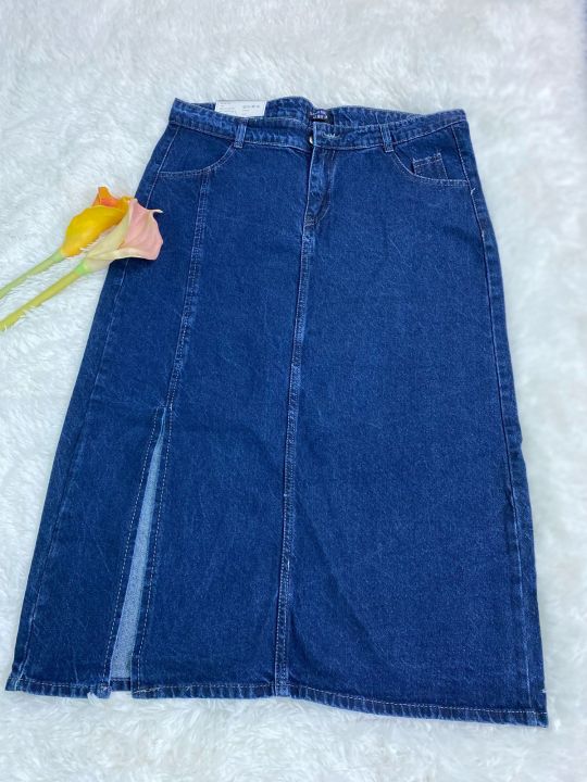 "Women's%20High-Waisted%20Midi%20Denim%20Skirt%20with%20Front%20Slit"%20SK%20-%20Image%204