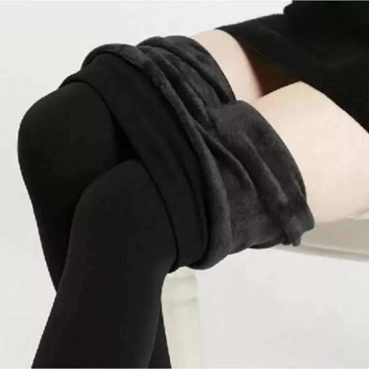 Thick%20Fleece%20Fur%20Lined%20Black%20Leggings%20-%20Image%203
