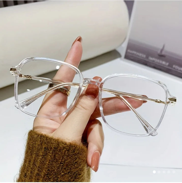 Elegant%20Women's%20Transparent%20Full%20Rim%20Eyeglasses%20with%20Clear%20Frame%20and%20Gold%20Accents%20-%20Image%202