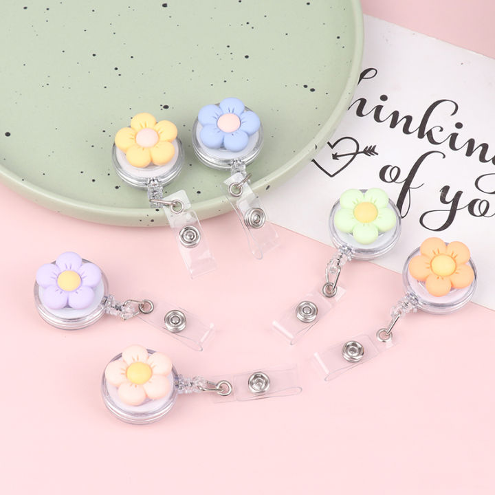Flower%20Retractable%20Nurse%20Chest%20Badge%20Reel%20Clip%20Students%20Doctor%20Work%20Card%20Holder%20Watty%20Store%20-%20Image%202