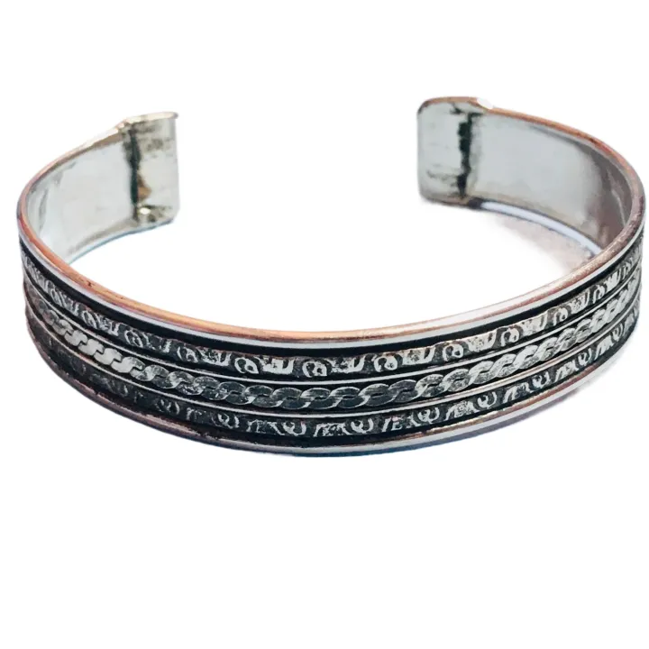 Simple%20Metal%20Bracelet.%20Adjustable%20Unisex%20Bracelet%20-%20Image%202