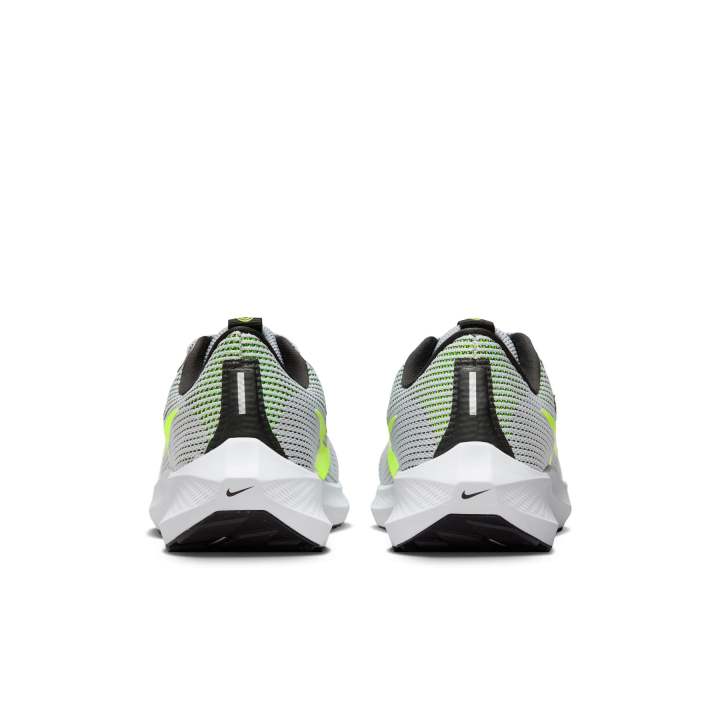 Pegasus%2040%20Shoes%20For%20Men%20DV3853-004%20-%20Image%204