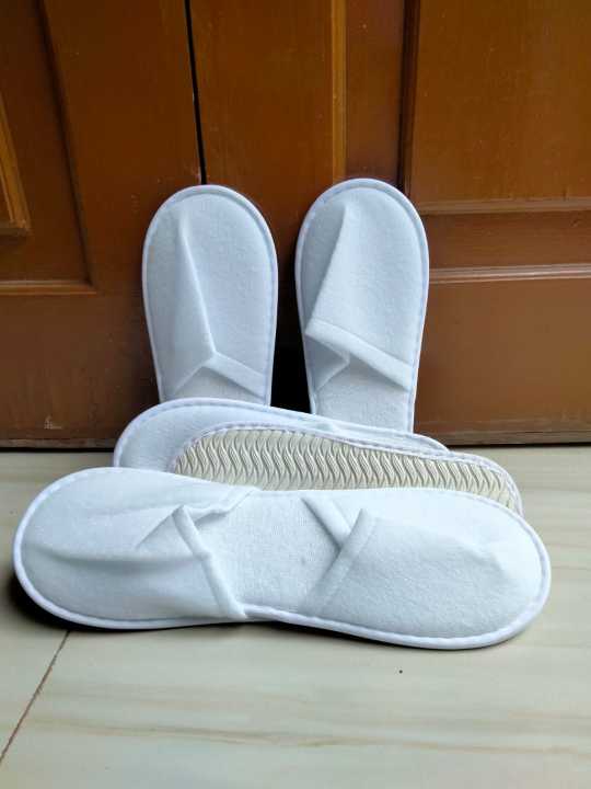 Disposable%20House%20Slippers%20for%20Guests%20/%20Room%20Slippers%20PACK%20OF%2010%20-%20Image%204