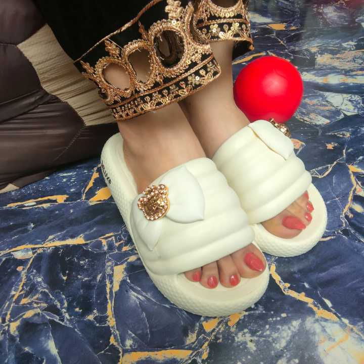 Trendy%20Deluxe%20chappal%20for%20Females,%20Latest%20design%20slippers%20for%20Women,%20Low%20price%20ladies%20chappal%20of%20Deluxe%20Shoes%20-%20Image%202