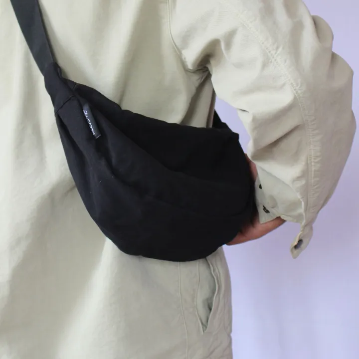 Carry%20Momo%20Bag%20/%20Dumpling%20Bag%20For%20Men%20&%20Women%20-%20Unisex%20Bag%20%20%7C%20Crossbody%20Bags%20For%20Men%20&%20%20Women%20-%20Image%203