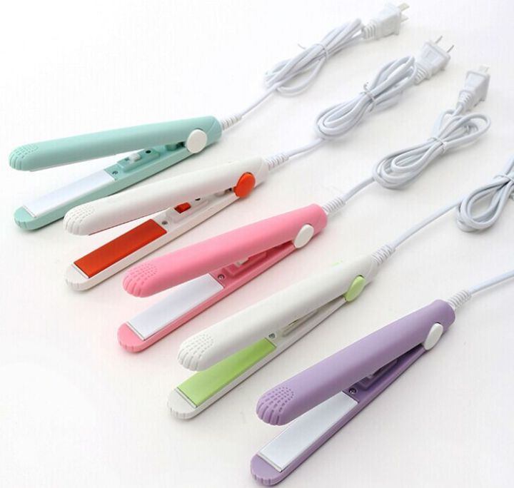 Professional%20Mini%20Hair%20Straightener%20%E2%80%93%20Titanium%20Flat%20Iron%20for%20Hair%20Styling%20&%20Straightening,%20Portable%20&%20High_Quality%20Hot%20Comb%20-%20Image%205