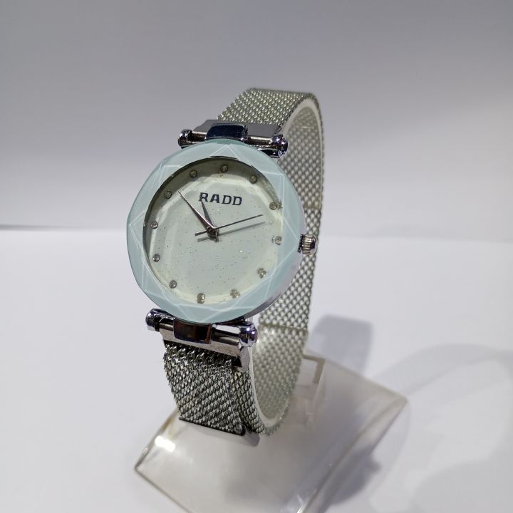 New%20Design%20Silver%20Magnetic%20Chain%20Quartz%20Moment%20Fashionable%20Watch%20For%20Women%20%7C%7C%20Sold%20By%20Time%20Plaza%20-%20Image%203