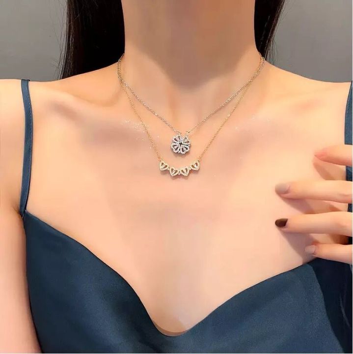 Accessories%20Point%20Golden%20Creative%20Four-Leaf%20Magnetic%20Folding%20Heart-Shaped%20Clover%20Necklace%20-%20Image%202