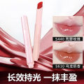 DUGD Hold Light Mirror Solid Lip Gloss Water Light Mirror Lip Stain is not easy to stick to the cup, and the lips are long-lasting moisturizing lipstick pen. 