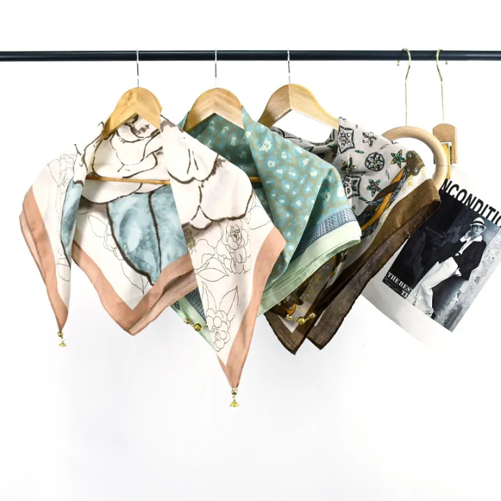 Suzhou%20and%20Hangzhou%20portable%20lazy%20magnetic%20buckle%20triangle%20scarf%20multi-purpose%20wholesale%20autumn%20and%20winter%20shawls,%20square%20scarves,%20silk%20scarves,%20scarves,%20high-end%20sense%20-%20Image%202