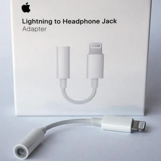 Lightning%20To%203.5mm%20Phone%20Jack%20Adapter%20Cable%20Model:%20A1749%20-%20Image%203