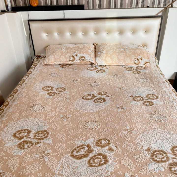 Warm Velvet Kings Size Bed sheet